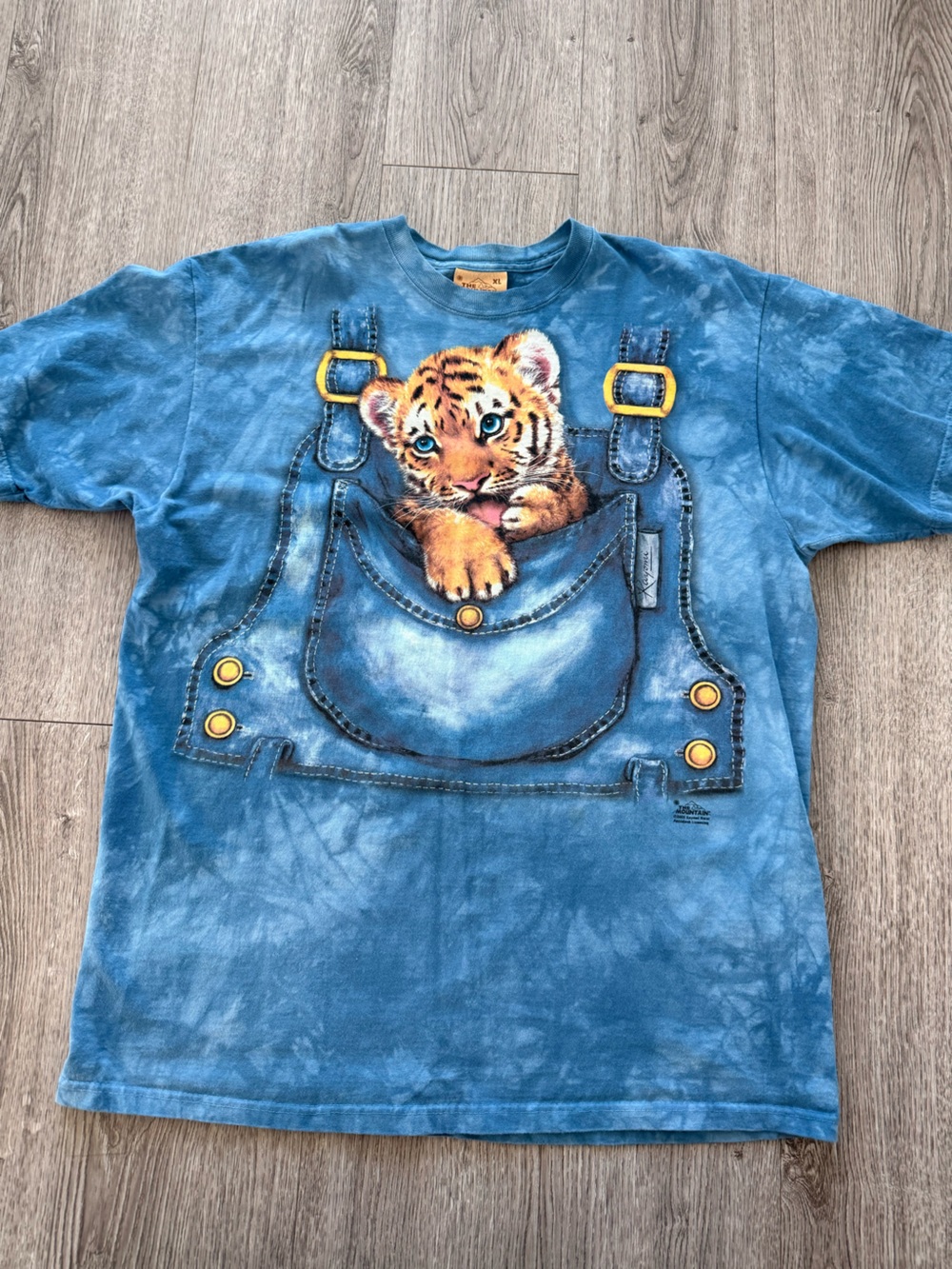 VTG Y2K 2002 The Mountain Tie Dye Denim Overall Tiger Cub T Shirt size XL